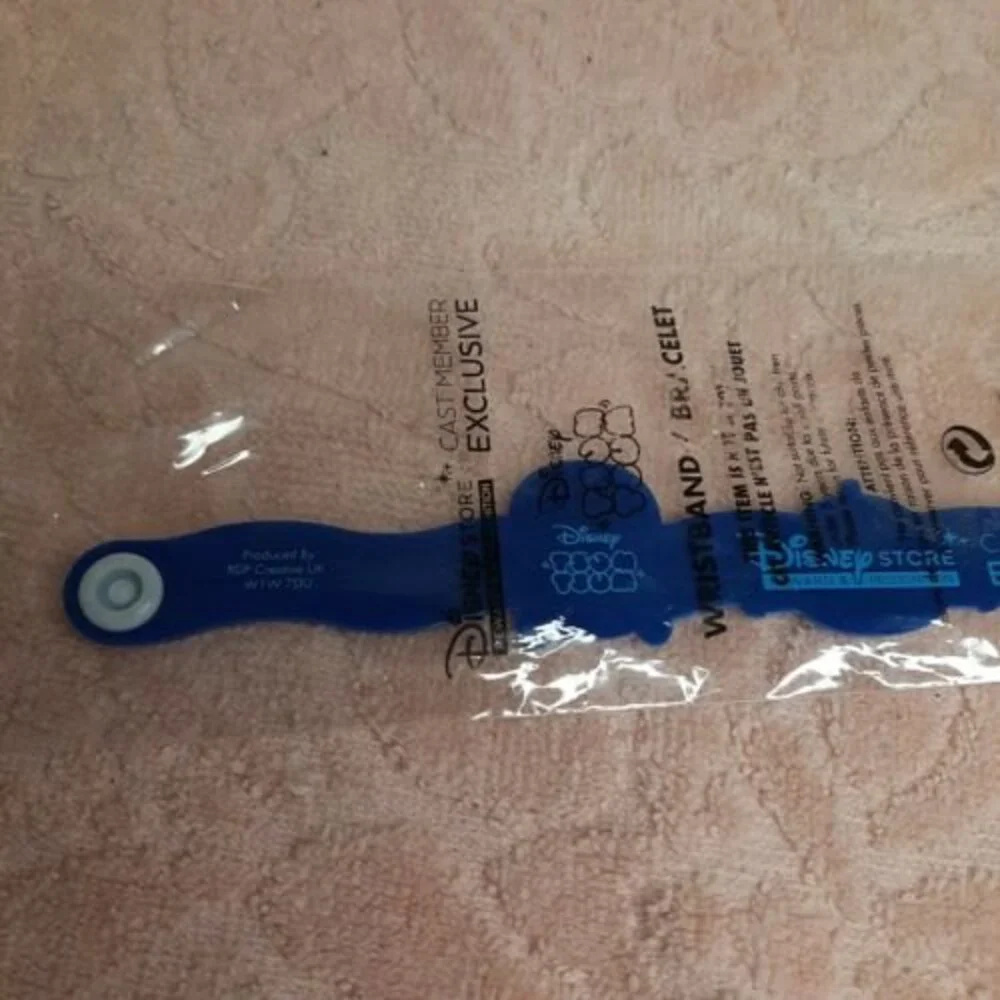 CAST MEMBER EXCLUSIVE 2016 Disney Store FINDING DORY Tsum Wristband Bracelet NEW